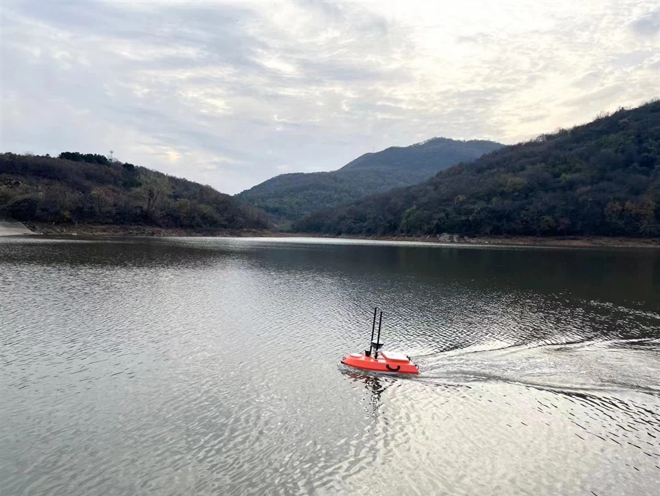 The Plastic Shell Of The Unmanned Ship The Plastic Shell Of The Unmanned Ship